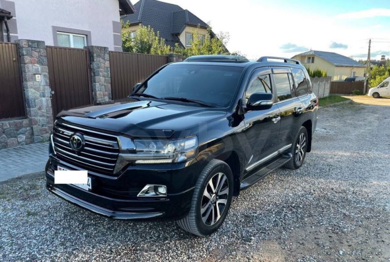 Ад 260 тысяч да паўмільёна. Якія самыя дарагія ўжываныя машыны можна купіць у Гродне