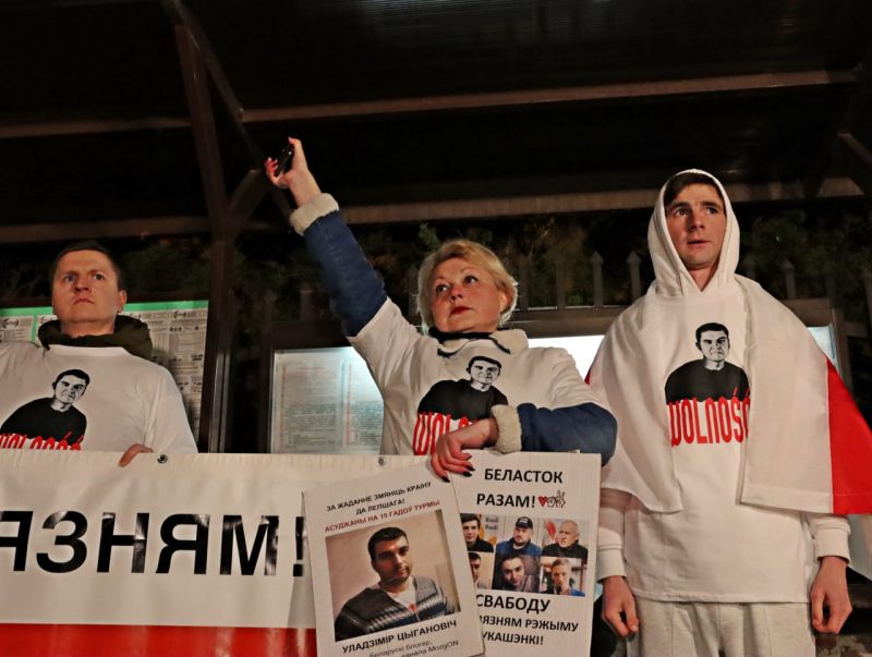 Рэакцыя на суд Анджэя Пачобута: сюжэты дзяржпрэсы, акцыі салідарнасці і заклікі вызваліць