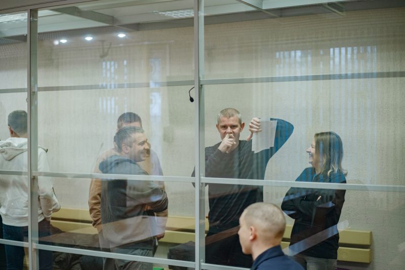 Дискредитация, эмиграция свидетелей, Тихановская. 13 фактов про дело “Рабочага руху”, где фигурируют четыре гродненца Участники - в суде по делу "Рабочага руху". Фото: "СБ. Беларусь сегодня"