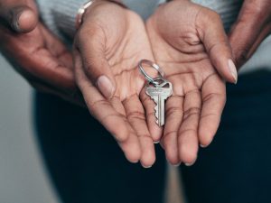 В 2022 году беларусы побили рекорд по продажам квартир. Что происходило на рынке в Гродно ключ руки квартира недвижимость в гродно