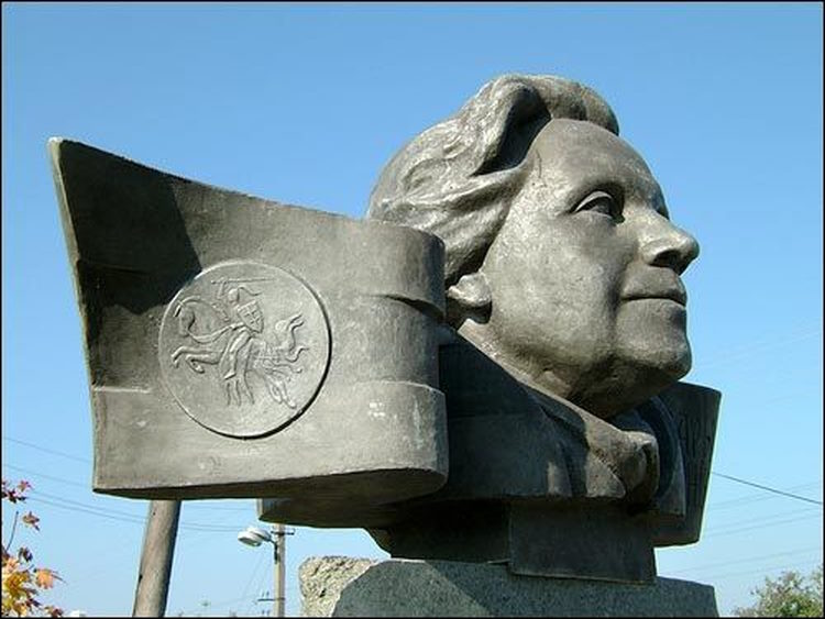 Исчезнувший памятник - страшнее тех, что стоят. Как белорусы отреагировали на демонтаж памятника Ларисе Гениюш в Зельве Помнік Ларысе Геніюш