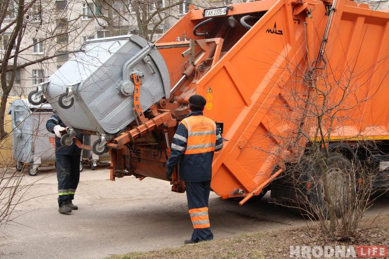 Куды знікаюць адходы? Пра смецце ў беларускіх гарадах – у новым выпуску “Утульнага горада” Смеццявоз у Гродне забірае смецце