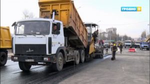 На улице Мира отремонтировали асфальт, но есть нюанс: жители остались недовольны Новый мост на улице Поповича в Гродно