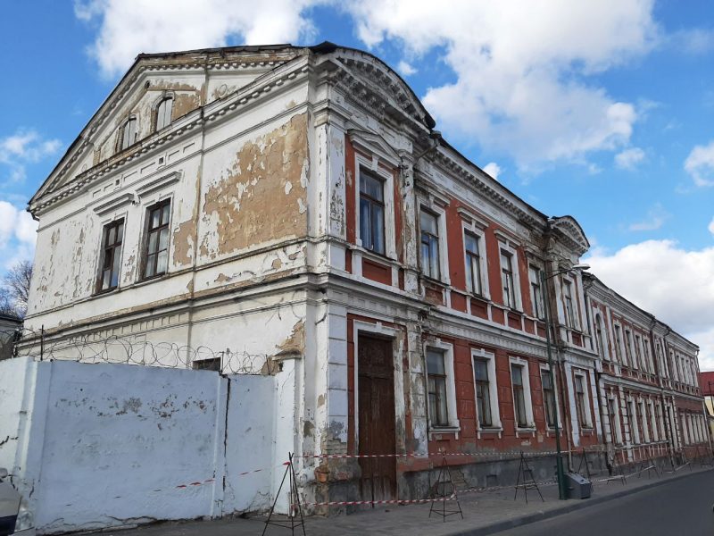 В бывшем кожвене на Василька восстановят исторический балкон и реставрируют двери. Подробности проекта Бывший диспансер на Василька в Гродно