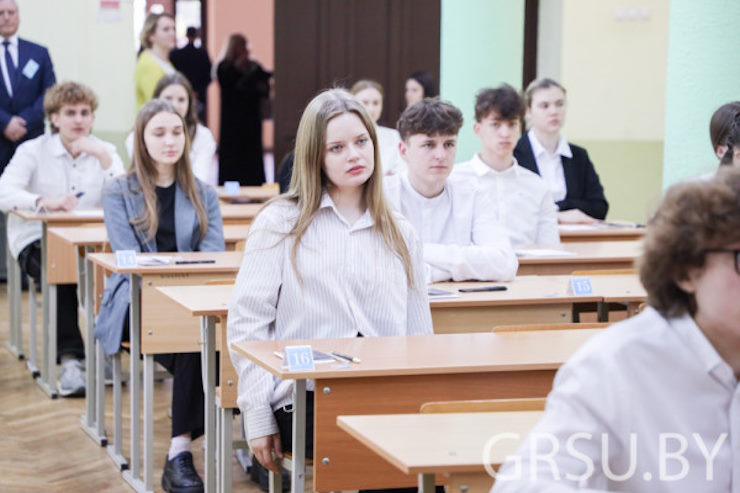 Скандал с централизованным экзаменом: ученики, родители и Лукашенко возмущаются, Минобразования обещает разобраться Централизованный экзамен 2023 в Гродно, 14 мая 2023