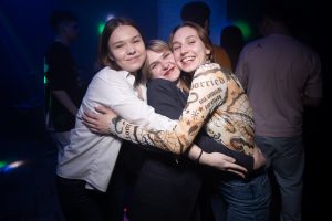 В Гродно открылся HIP BAR: там есть кальяны и вечеринки Девушки в HIP BAR