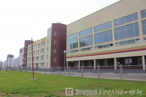 Пока в Грандичах достраивают новую школу, сотрудники сферы образования увольняются Школа 42