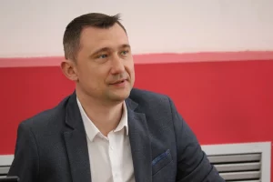 В школе Гродно собирают сладости для детей Донбасса. Инициатор - фонд пророссийского активиста Талая Алексей Талай едет в Гродно