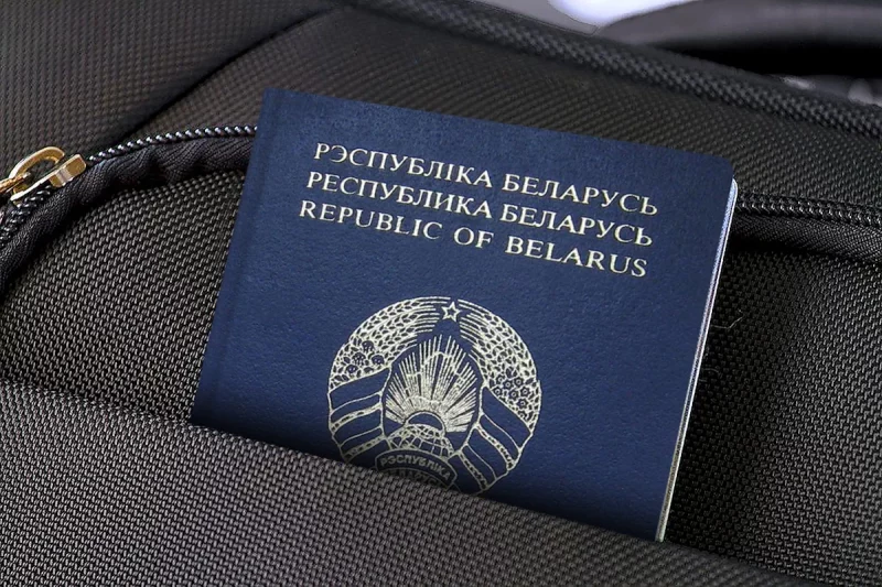 Белорус 8 лет доказывал, что имеет право на ВНЖ в Германии. Доказал, но все равно получить не смог - и вдруг все решилось Белорусский паспорт. Фото: iStock
