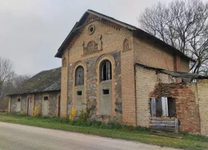 Почти готический замок и дворец. В Гродненской области снова выставили на продажу известные усадьбы (обновлено) Бывший спиртзавод (бровар) Скиндеров в селе Михайловщина Гольшанского сельсовета. Фото: Белорусская универсальная товарная биржа
