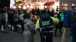 Подростка ранило взрывом петарды: как прошло празднование Нового года в Гродно и регионе Милиция на улицах Гродно в новогоднюю ночь 2024. Фото: t.me/Neman102