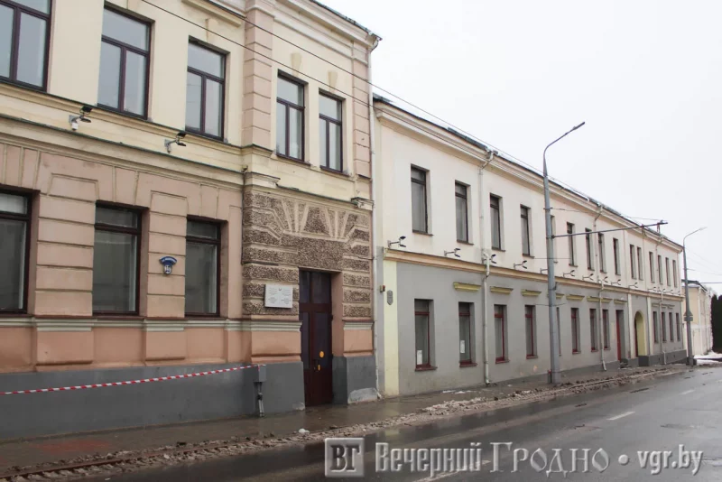 В центре Гродно продают бывшую посменную школу - зданию больше 100 лет Гродненская детская школа искусств имени Тызенгауза на Социалистической, 17