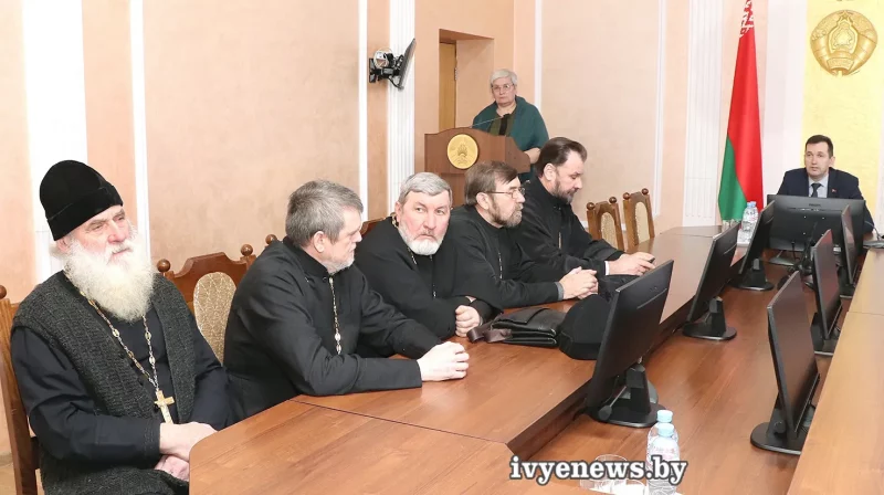 Священники агитируют за выборы: пока только в Гродненской области Священники на встрече с местной властью в Ивье