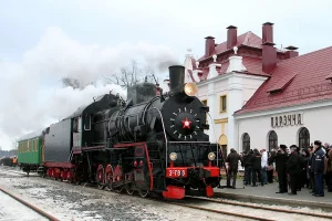 Ретро-локомотив прибывает на станцию ​​"Поречье", 2012 год. Фото: rw.by
