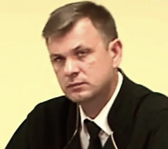 Судья Дмитрий Бубенчик.