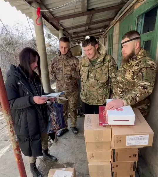 Гродненский монастырь передал подарки российским солдатам в Украину: среди них письма детей воскресной школы Ксения Лебедева передает подарки от Гавриилы из Гродно