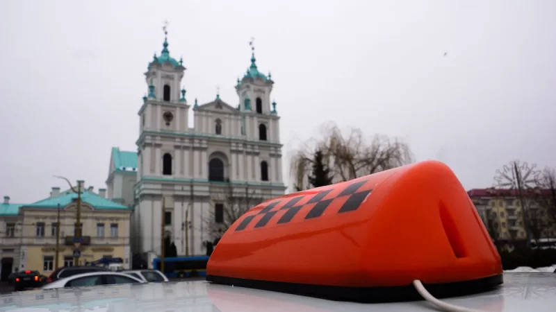 В Беларуси меняются правила работы такси. Что думают таксисты из Гродно (спойлер: оптимизма нет) Такси в Гродно. Фото из архива Hrodna.life