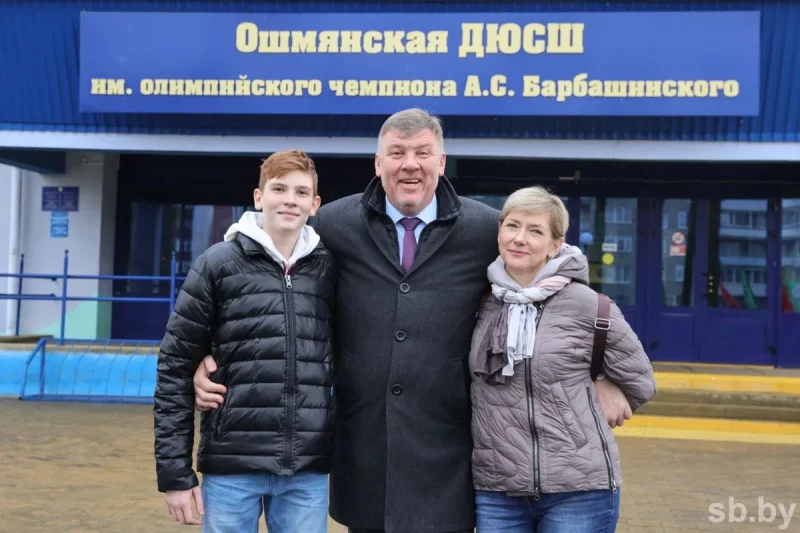 Директор фирмы “Белабеддинг” заявил, что их “кинули европейцы”. Бывшие сотрудники еще судятся с ней Андрей Барбашинский с семьей