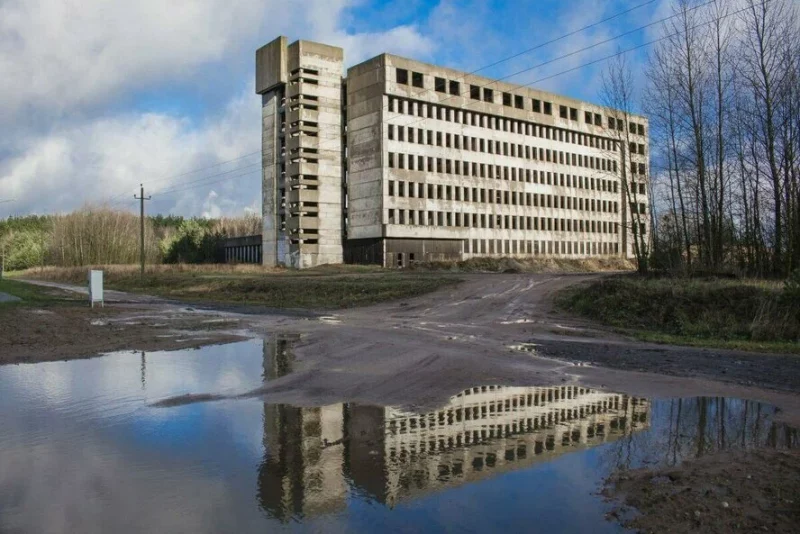 В Сморгони за одну базовую продают советский долгострой - остался после неудачного инвестпроекта Недостроенная гостиница в Сморгони. 7