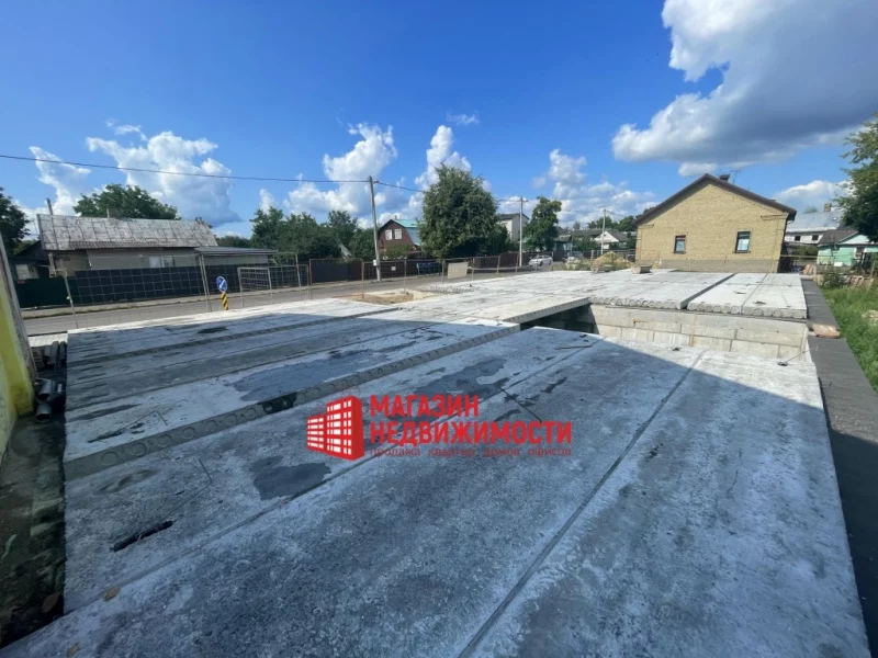 В Гродно продают гостиницу рядом с центром. Но есть нюанс: пока готов только фундамент недостроенная новая гостиница в Гродно на Советских пограничников