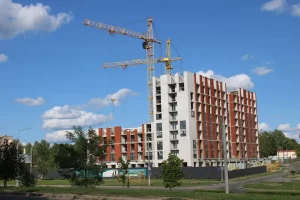 Новый жилой дом появился в историческом центре Гродно Строительство ЖК "Мир" в Гродно на улице Магистральной. Август 2024