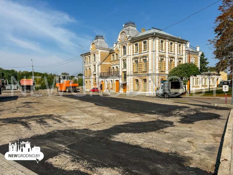 В Гродно начали ремонтировать главную туристическую парковку парковка для туристов на Большой Троицкой в центре Гродно у синагоги