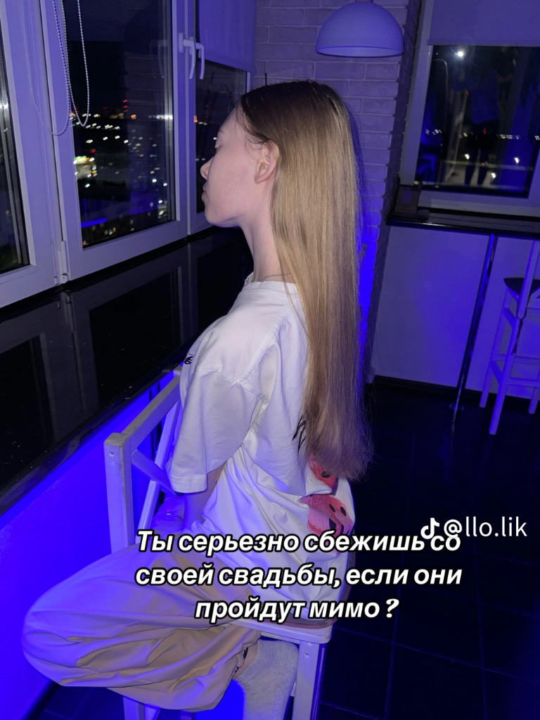 "Прымяраю яго прозвішча ў пашпарце". Знайшлі дзяўчыну, чый хлопец злавіў букет нявесты на Дзень горада ў Гродне