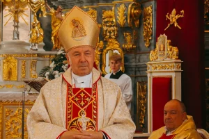 «Я не летаю на метле». Эпатажный священник из Новогрудка о членах, БРСМ, тюрьме, ВИЧ и маме Епископ Александр Кашкевич. Фото: grodnensis.by