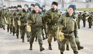Новое положение о призыве: где опубликуют списки уклонистов и как будут служить близнецы белорусские военные маршируют