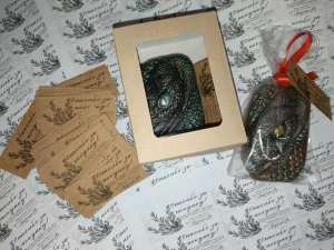 Гродненка борется с артритом - и делает свечи “Игра престолов”. Она надеется на продвижение и солидарность (обновлено) Свечи ручной работы. Фото: instagram.com/ikotovacandle/