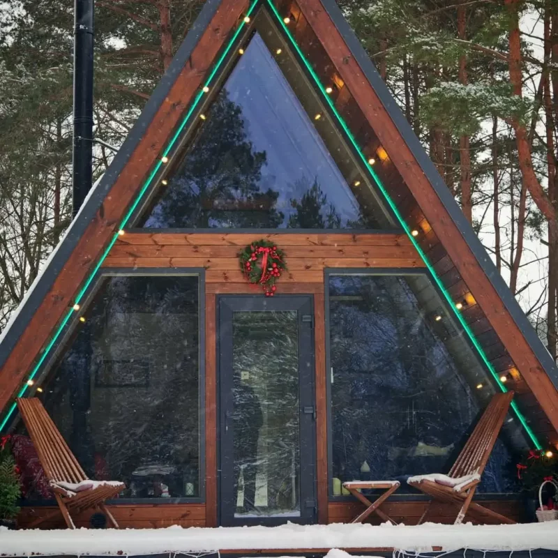 Под Гродно продают готовый бизнес — глэмпинг в виде треугольного домика