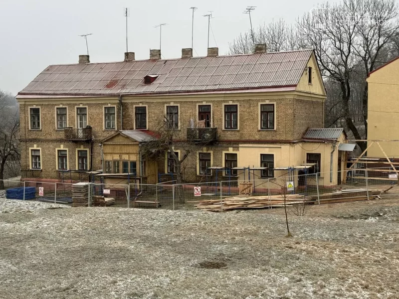 В центре Гродно начали ремонтировать 126-летнее здание - оно стоит на улице всего с двумя домами Ремонт на ул. 11 Липеня. Источник: горисполком