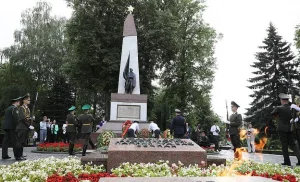 Отремонтируют могилы советских воинов в области. Поправить швы стоит $40 000 Братская могила в парке Жилибера в Гродно.