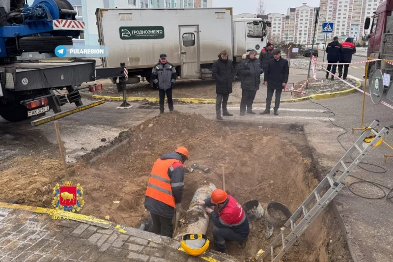 Прарыў трубаправода на Крамко ў Гродне. Фота: аблвыканкам
