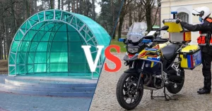 Сцена под «Дожинки» vs скорая помощь на мотоцикле. Сравнили, как в Беларуси и Польше поддерживают гражданские инициативы Сцена в Мостах и мотоцикл скорой помощи в Белостоке. Коллаж: MOST / Hrodna.life (использовано изображение Dawid Gromadzki / Urząd miasta Białystok и газеты "Зара над Нёманам")