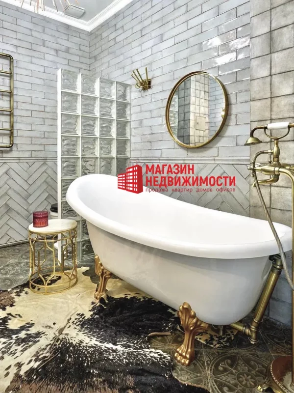 Нерухомасць тыдня: у цэнтры Гродна прадаюць кватэру з інтэр'ерам, як з часопіса, і ўласным траўнікам
