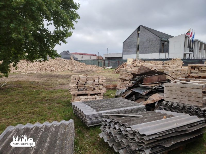 Реконструкция по-гродненски: столетний дом в центре Гродно разобрали на кирпичи 