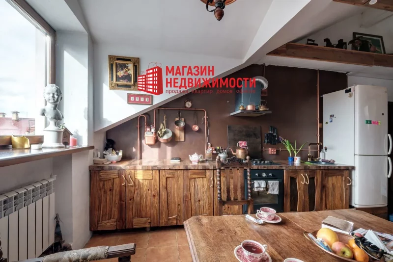 Недвижимость недели: в Гродно продается атмосферная квартира в мансарде с видом на три костела Квартира с антикварной мебелью на Карла Маркса в Гродно