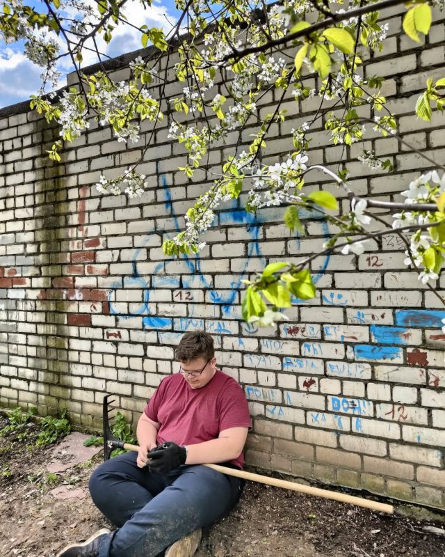 «Я як прадавец начнушак, мне патрэбны вялікія бабкі». Ролікі рэпера з Гродна вірусяцца ў TikTok