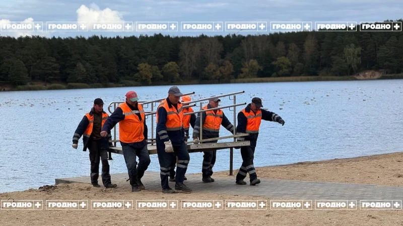 В Гродно перед зимним сезоном консервируют пляжи Юбилейное озеро в Гродно; пляж на Юбилейном озере