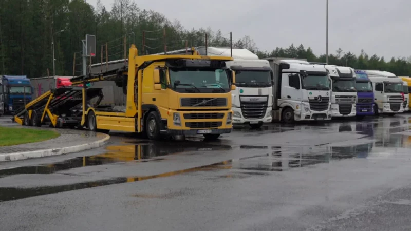 Страты ў 100 млн еўра, акцыя пратэсту ў Вільні і новыя правілы для фур у Беларусі. Што адбываецца з «грузавым» крызісам