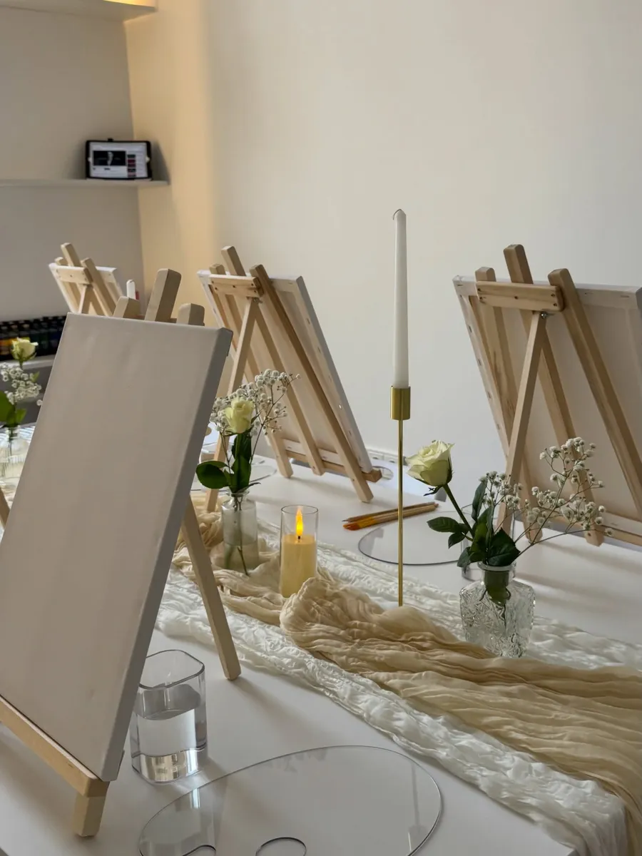 Mona art studio.
