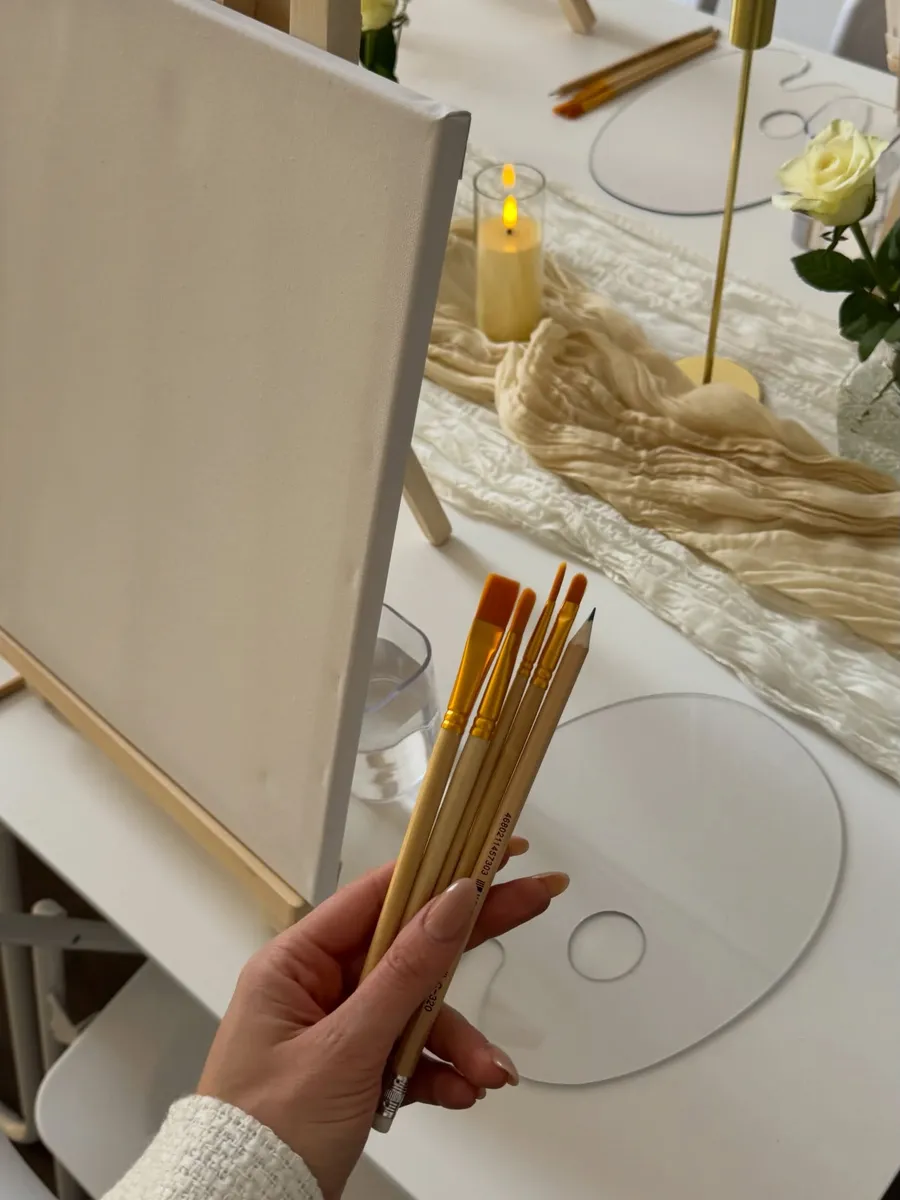 Mona art studio.