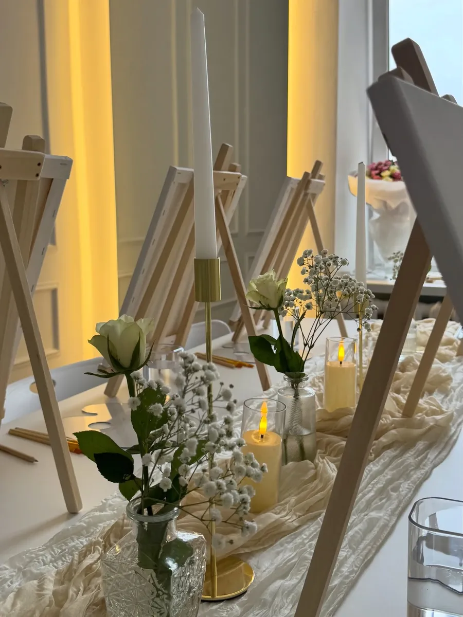 Mona art studio.