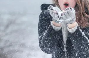 Морозы до −25°С: как не замерзнуть самому и помочь другим Зима снег как не замерзнуть в мороз самому и помочь другим