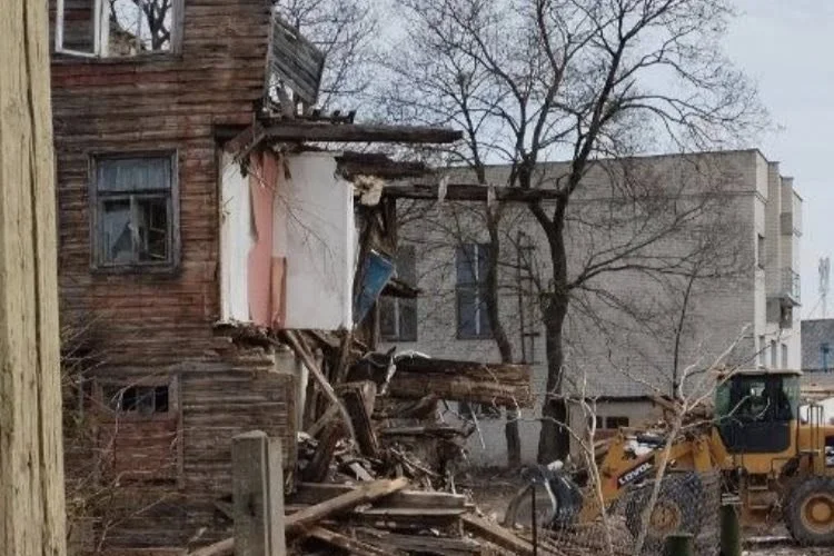 Спрабавалі выратаваць і прадавалі з аўкцыёна. У Гродне ўсё ж знеслі рэдкі драўляны дом 1930-х гадоў