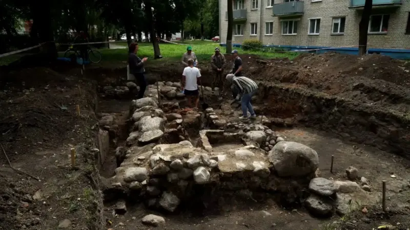 В Лиде законсервируют исторический фундамент — на его месте установят памятную табличку В Лиде законсервируют исторический фундамент — на его месте установят памятную табличку