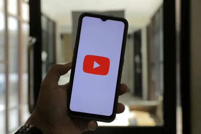 “Чё за бред”. В опросе госТВ гродненцы поддержали блокировку YouTube - в соцсетях не согласились