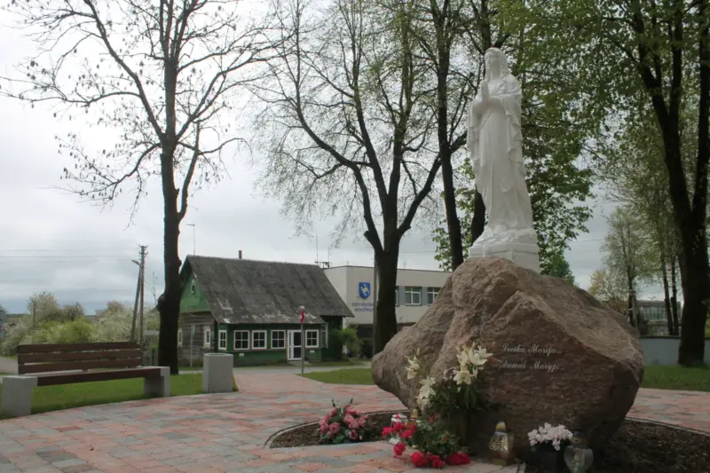 “Смирились, что не поедут даже на кладбище к родным”. Побывали в Девянишкес — деревне в литовском выступе, окружённом Гродненщиной Девянишкес — крупнейшая деревня Девянишкского выступа. Фото: Hrodna.life