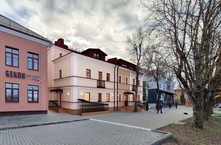 Новое здание в тусовочным дворике. Фото с сайта Гродненского горисполкома (
